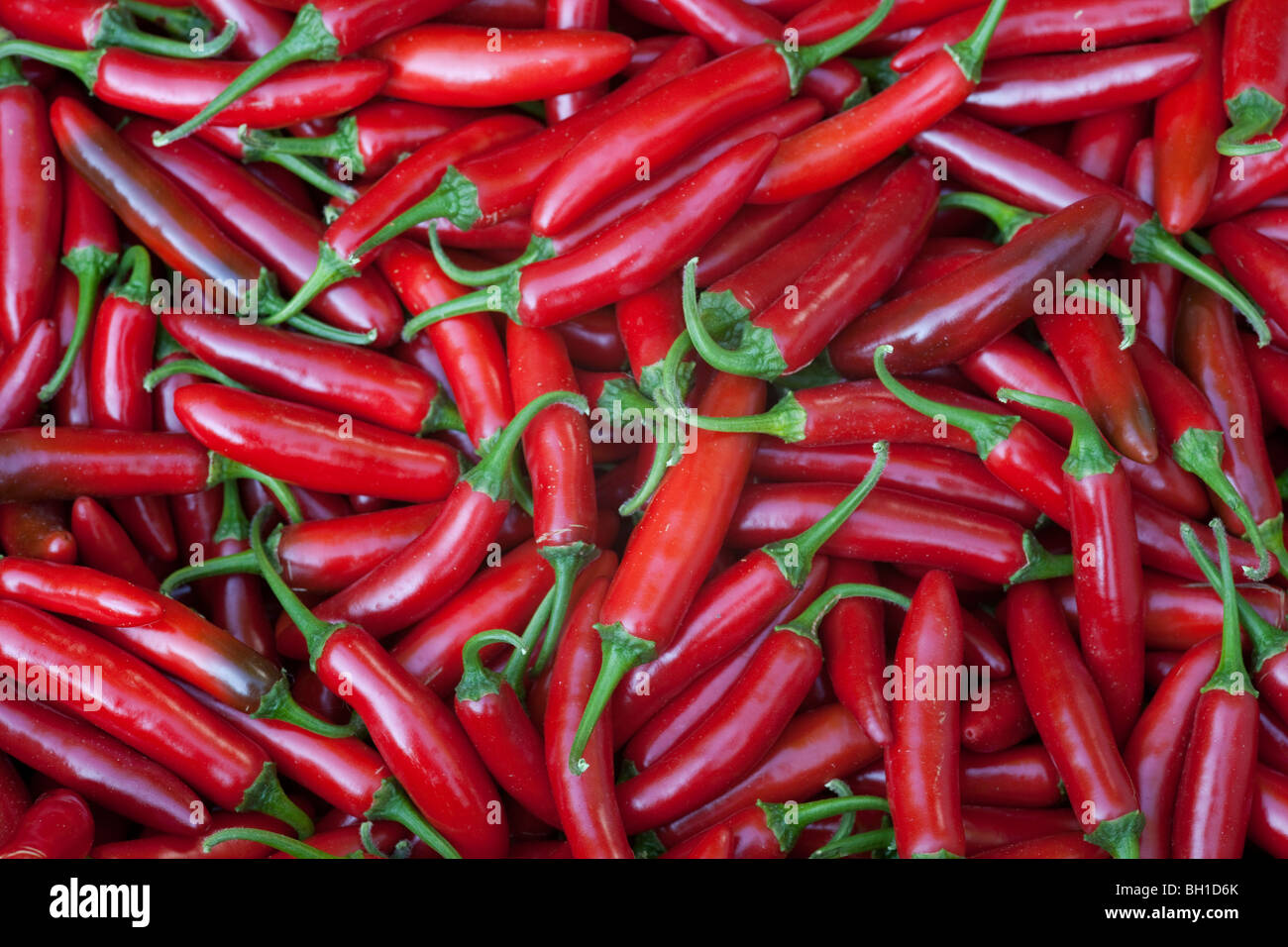 Hot red peppers for sale at the Chico farmers market Stock Photo - Alamy