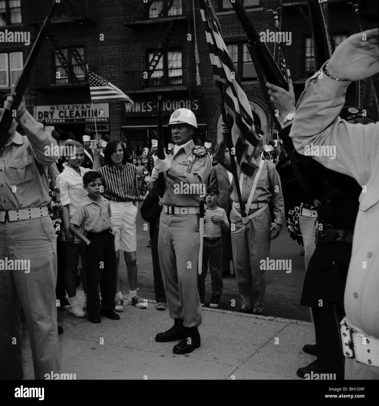 Memorial day 21 gun salute Black and White Stock Photos & Images - Alamy