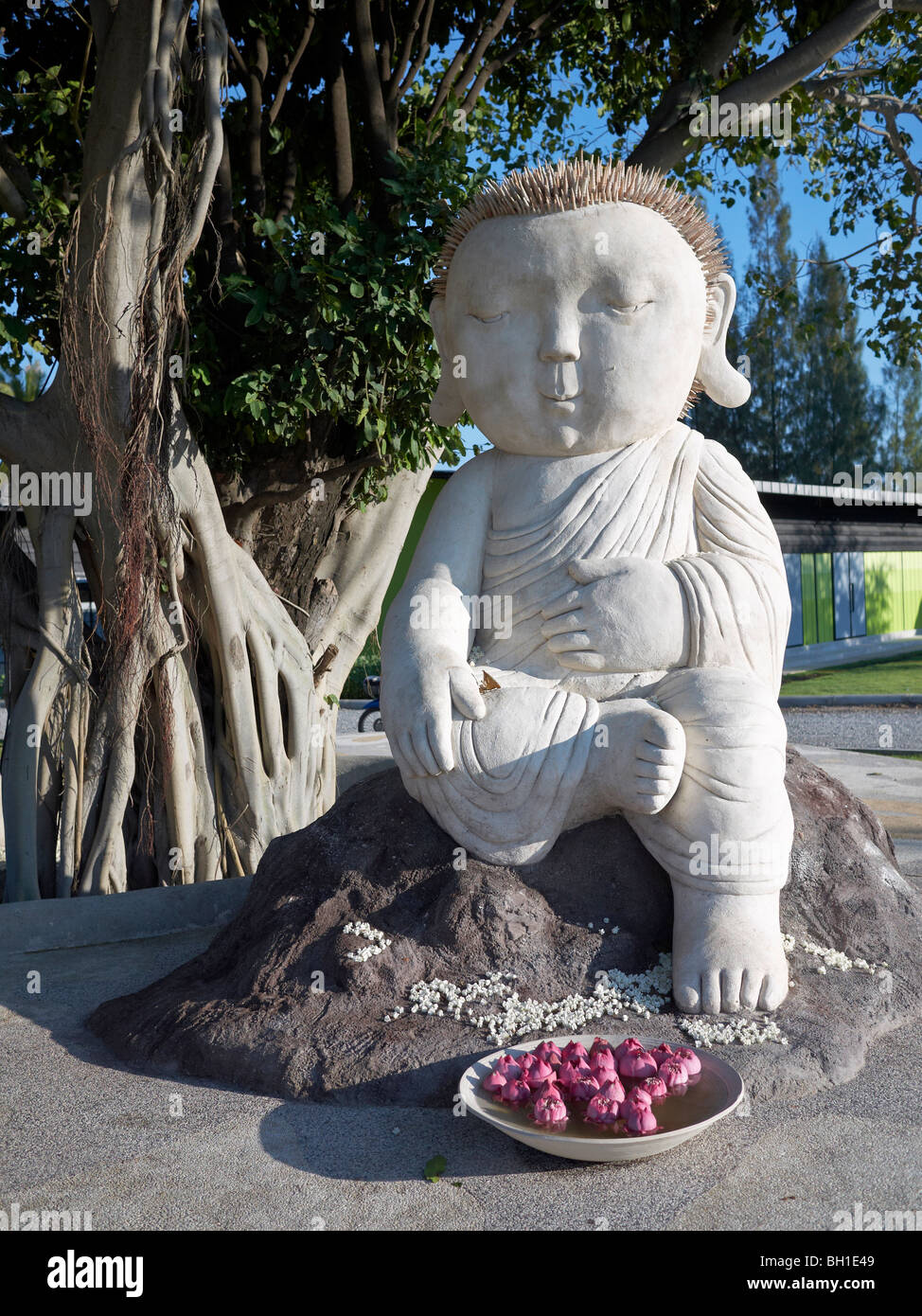 Unusual Buddha statue. Thailand S. E. Asia Stock Photo Alamy