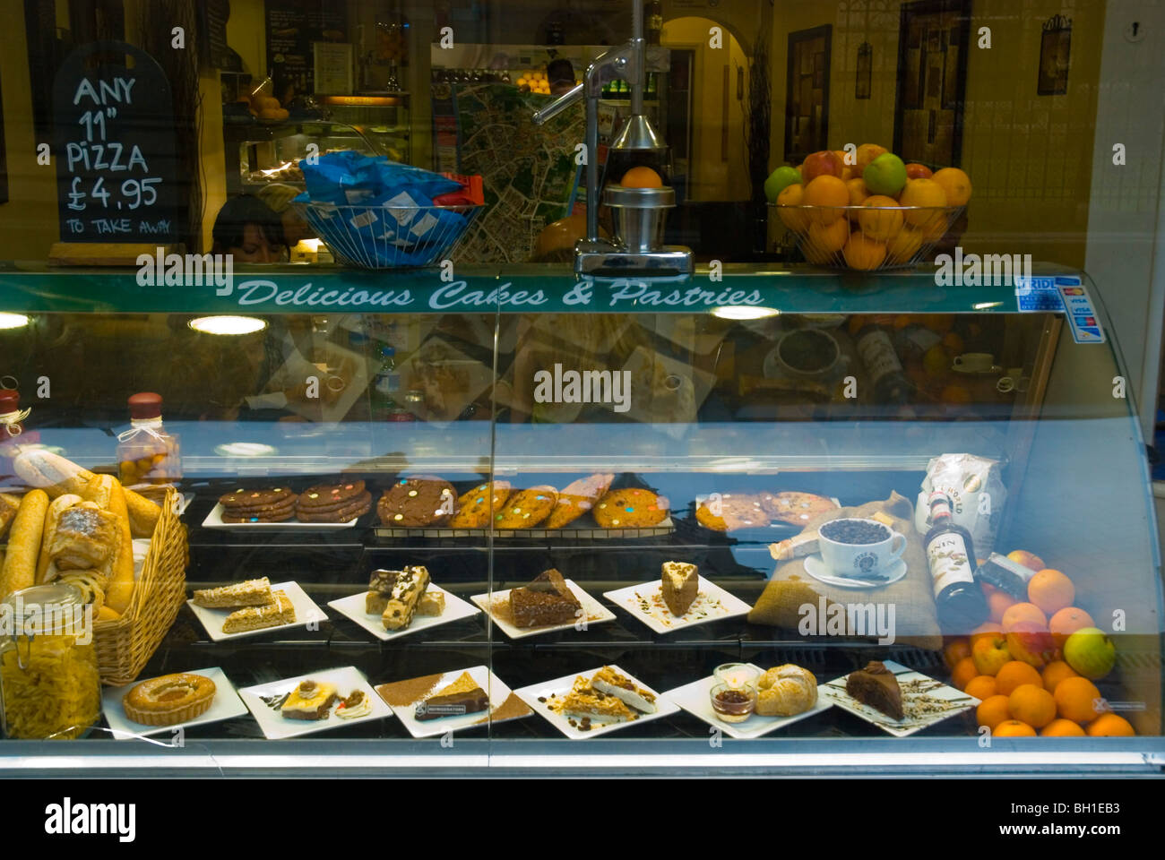 Cake Shop Uk High Resolution Stock Photography and Images Alamy