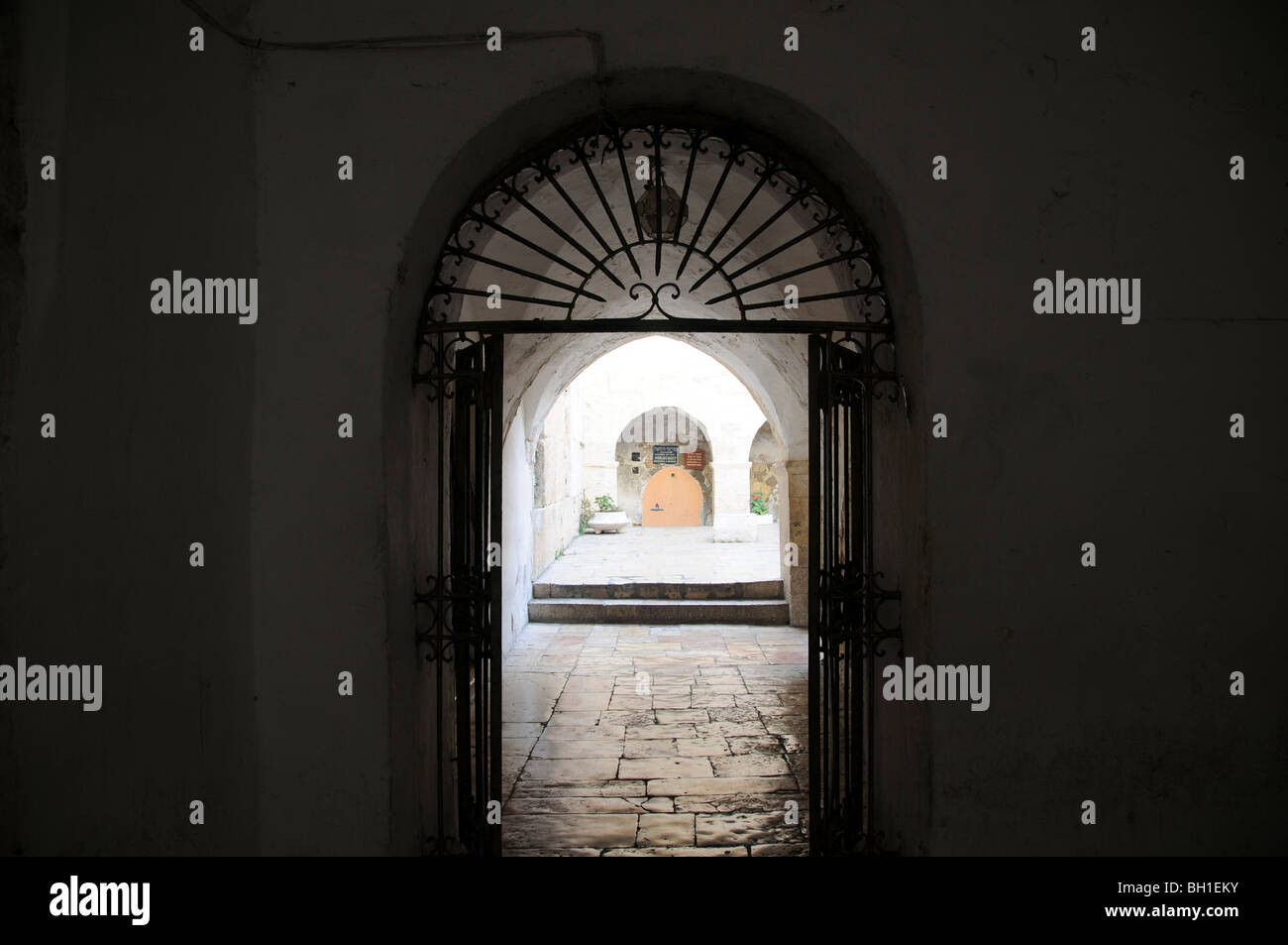 Jerusalem Courtyard High Resolution Stock Photography and Images - Alamy