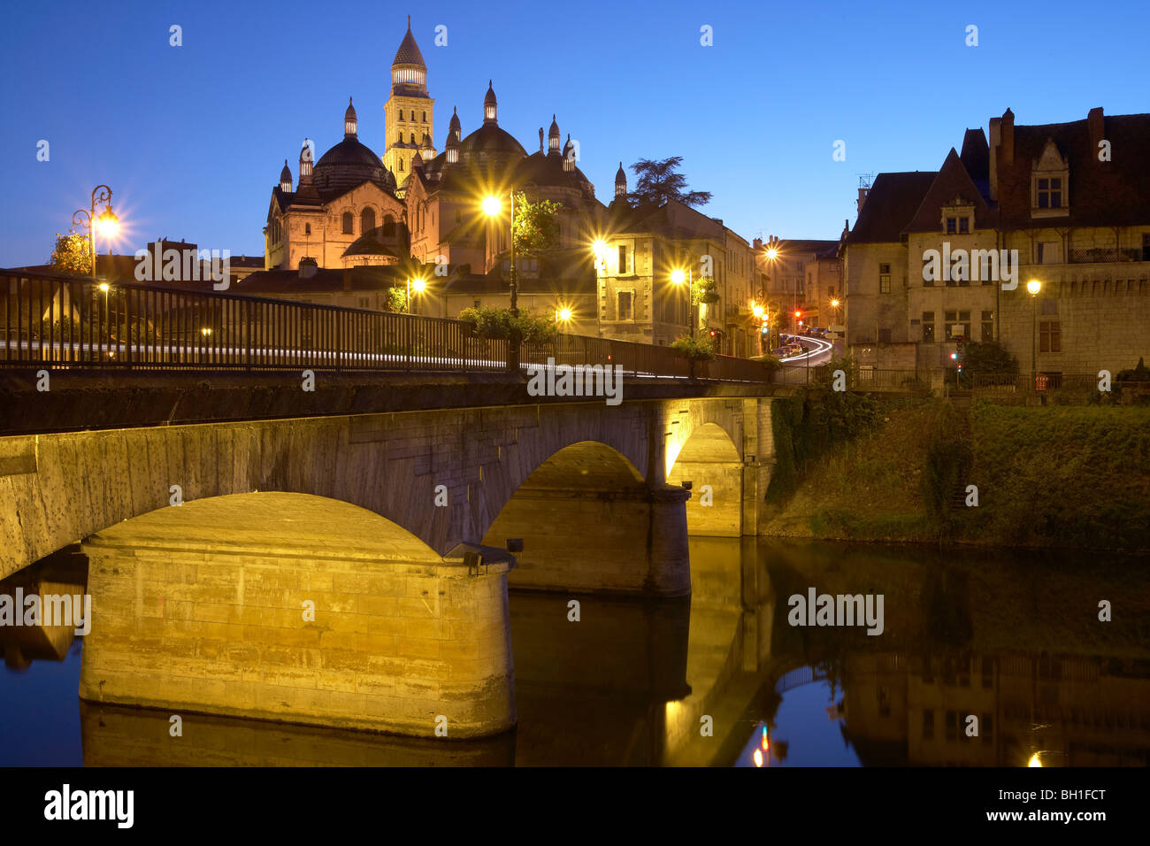 Bridge over river l'Isle in the evening, Périgueux cathedral, Saint Front Cathedral in the background, The Way of St. James, Roa Stock Photo