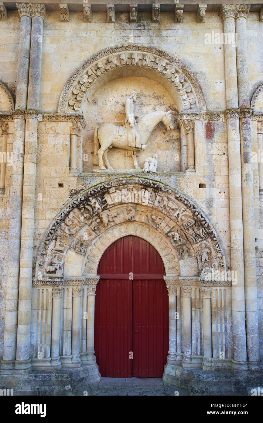 Saint Hilaire Church in Melle, North entrance with Equestrian sculpture, Chemins de Saint-Jacques, Via Turonensis, Dept. Deux-Se Stock Photo