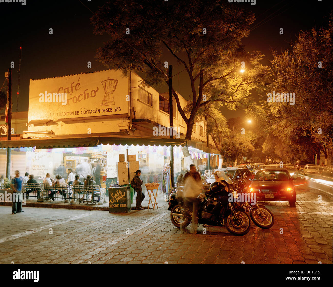 People in front of the Cafe EL Jarocho in the evening, Calle Allende,  Centro Historico, Coyoacan, Mexico City, Mexico, America Stock Photo - Alamy