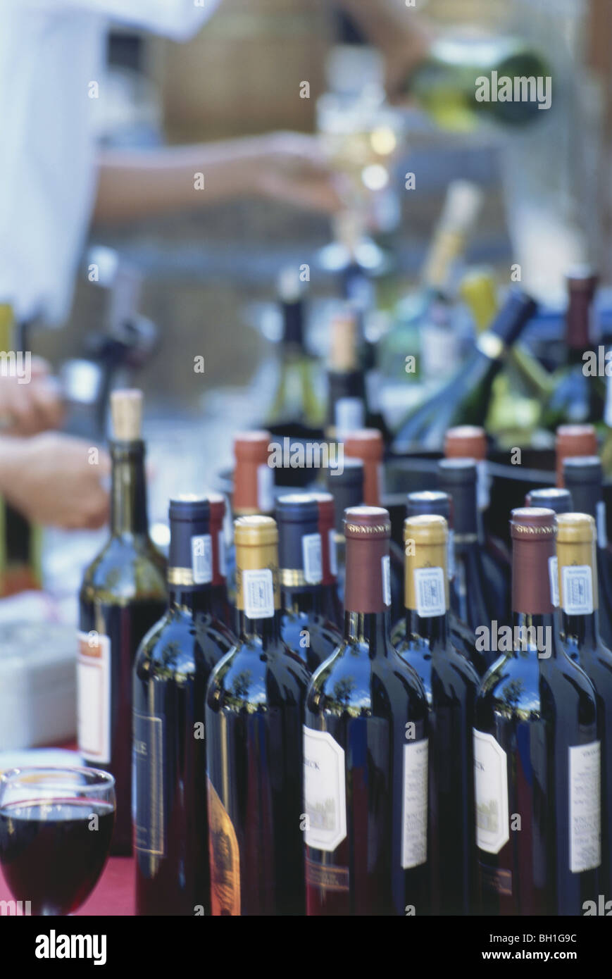 Red wine bottles hi-res stock photography and images - Alamy