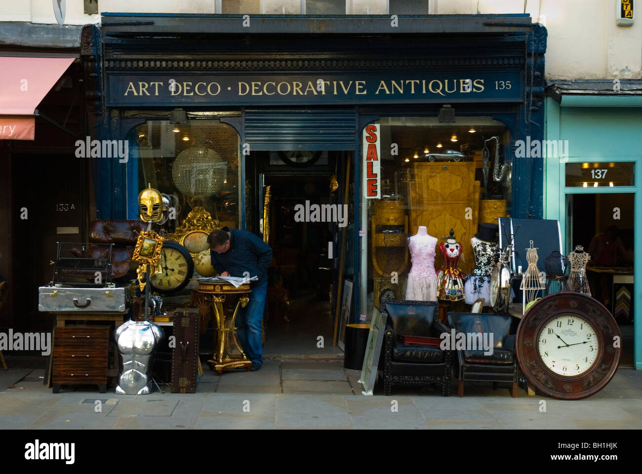 Antiques shop london hires stock photography and images Alamy