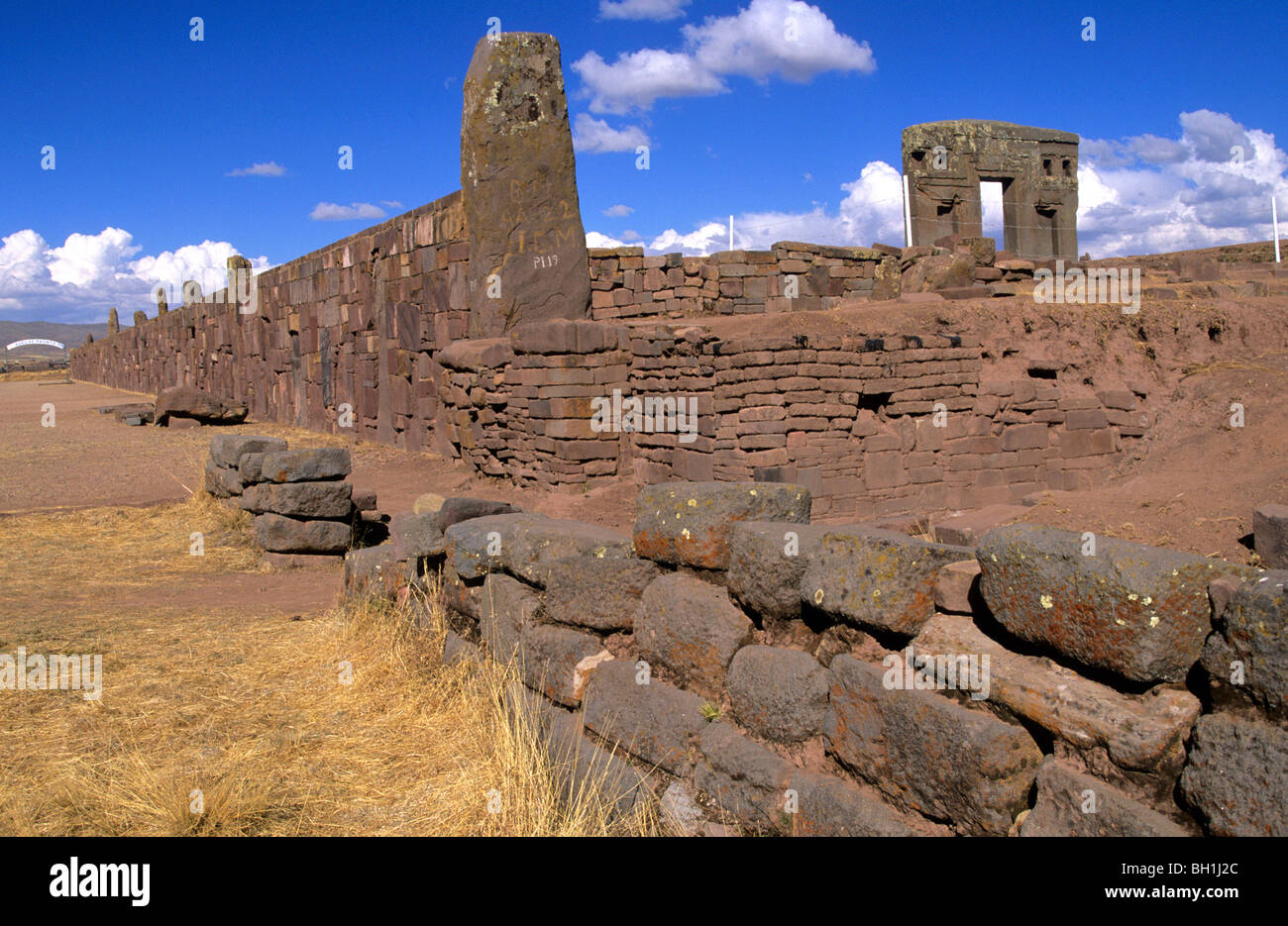 Exterior wall of the Temple of Kalasasaya at Tihuanaku, UNESCO World Heritage Site, La Paz, Bolivia, South America Stock Photo