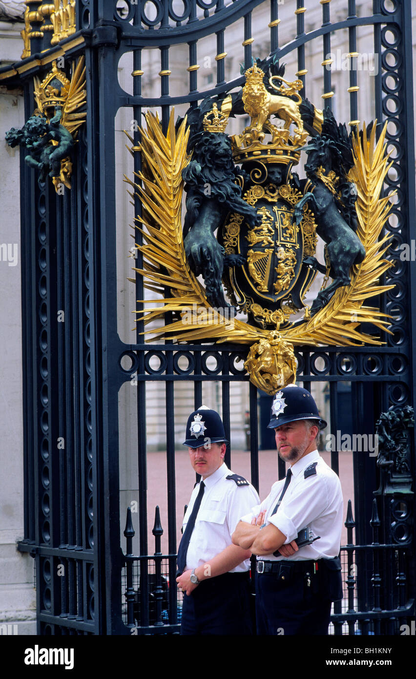 Europe, Great Britain, England, London, Bobbies at Buckingham Palace Stock Photo