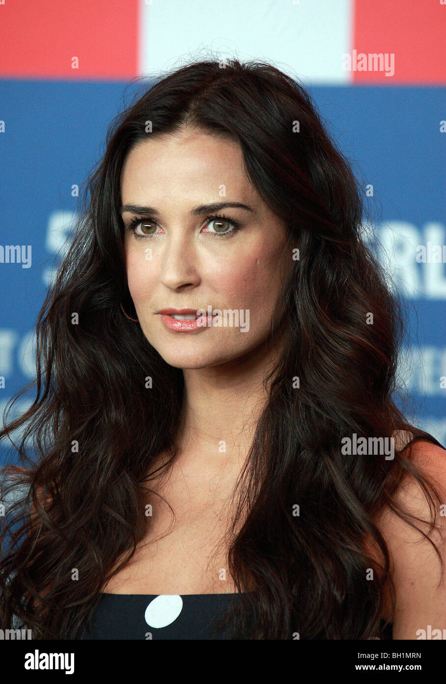 DEMI MOORE ACTRESS THE GRAND HYATT POTSDAMER PLATZ BERLIN GERMANY 11/02 ...