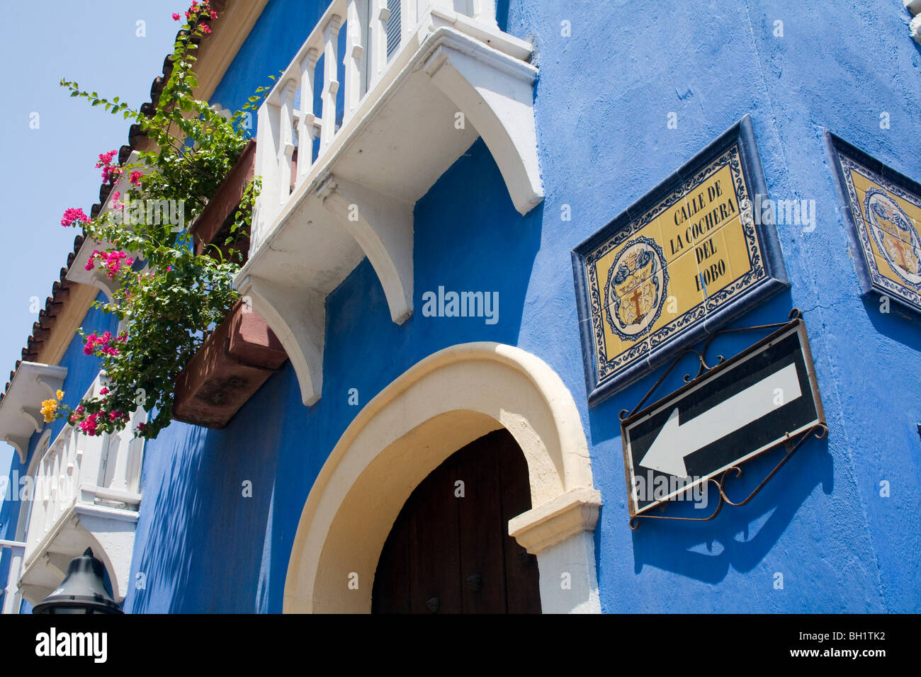 A colourful street corner in the historic centre of Cartagena, Colombia Stock Photo
