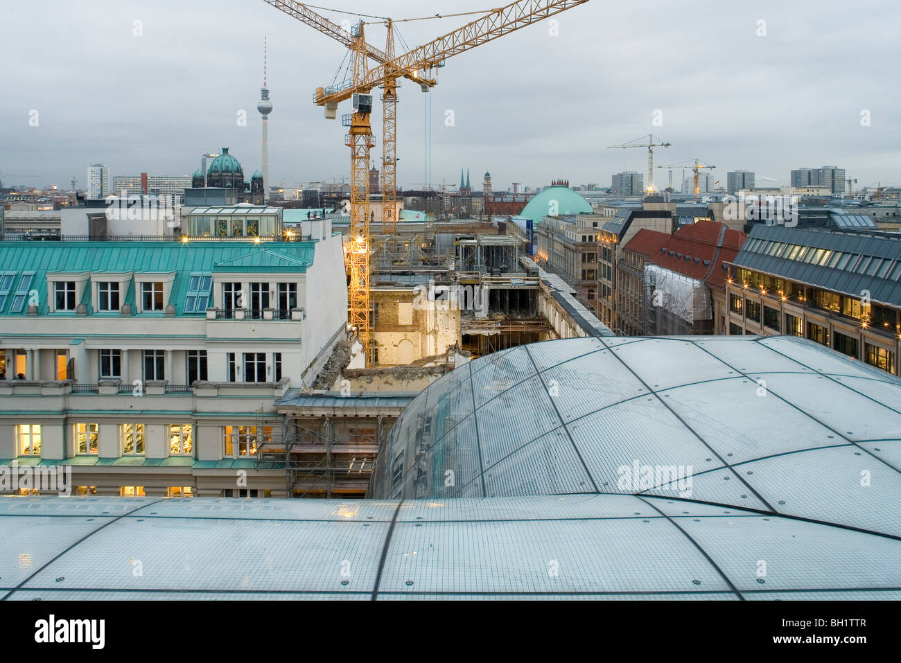 the roof of the Zentrale Giro, und Sparkassenverband, Berlin, Savings and Loan Association head office, Berlin Stock Photo