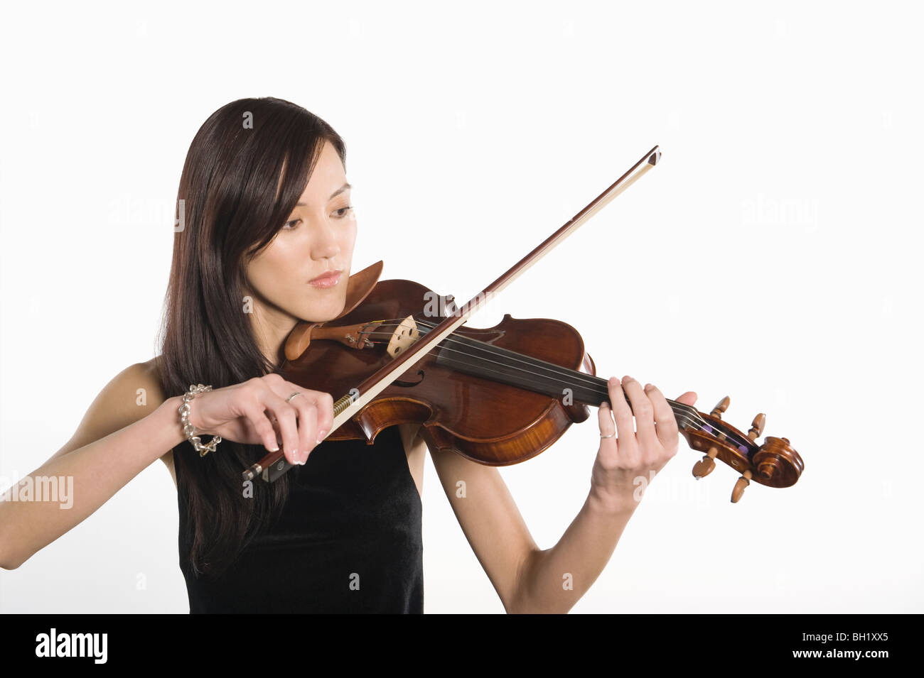 Young Asian woman plays the violin Stock Photo - Alamy