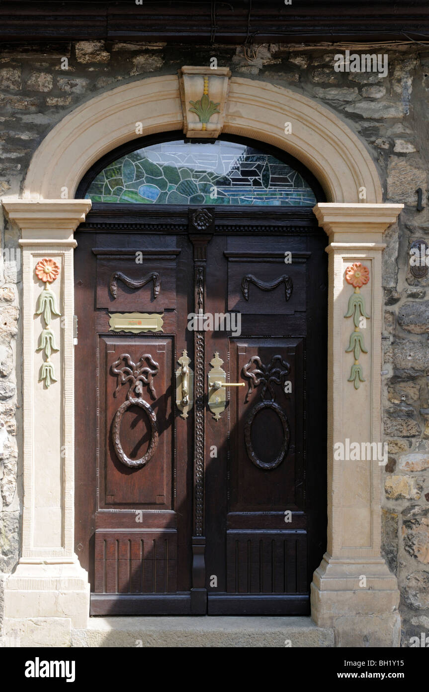 Schön gestaltetes Portal eines Hauses in Goslar, Deutschland. - Beautifully designed portal of a house in Goslar, Germany. Stock Photo