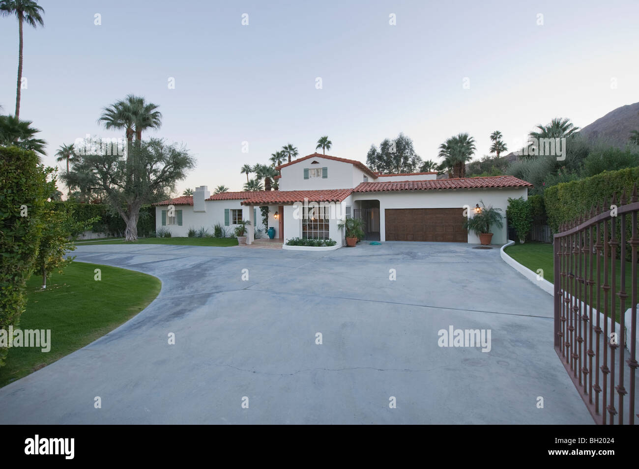 Open gate and driveway of Palm Springs home Stock Photo