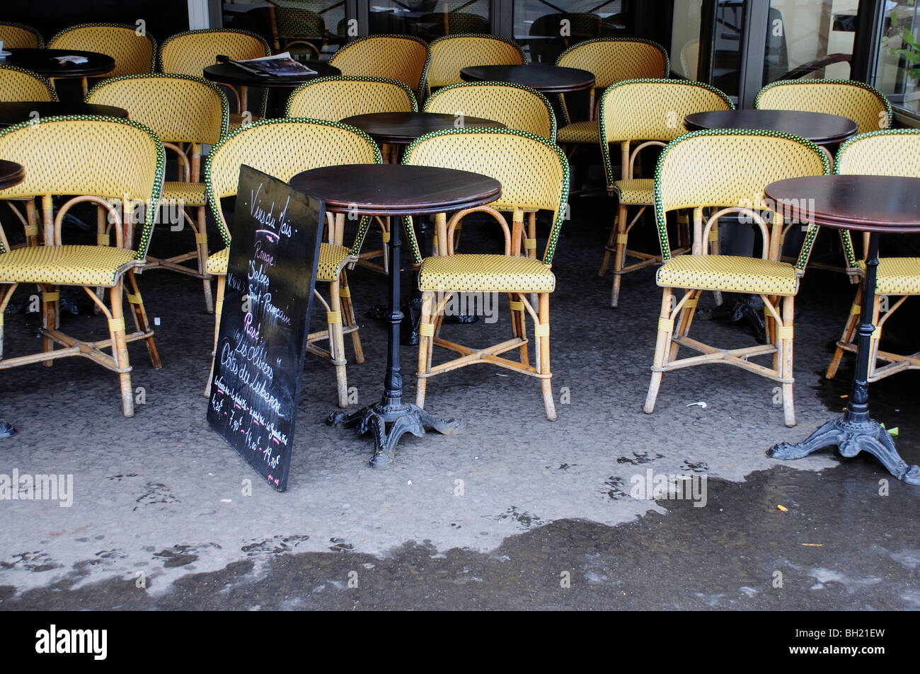 french cafe table round empty french cafe tables stock photo 27704625 alamy french cafe table round empty french cafe tables stock photo 27704625 alamy