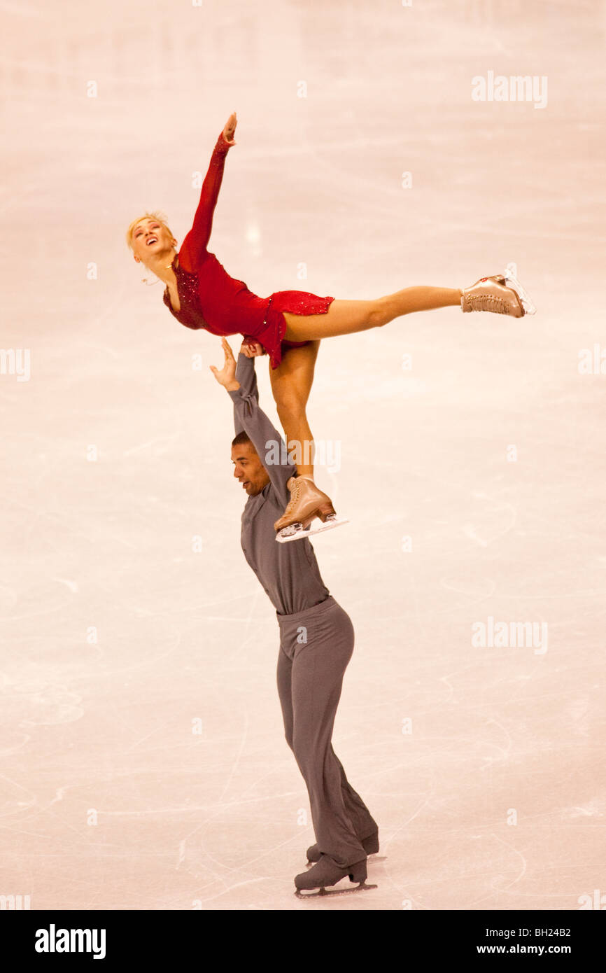 Figure skater couple lift hires stock photography and images Alamy