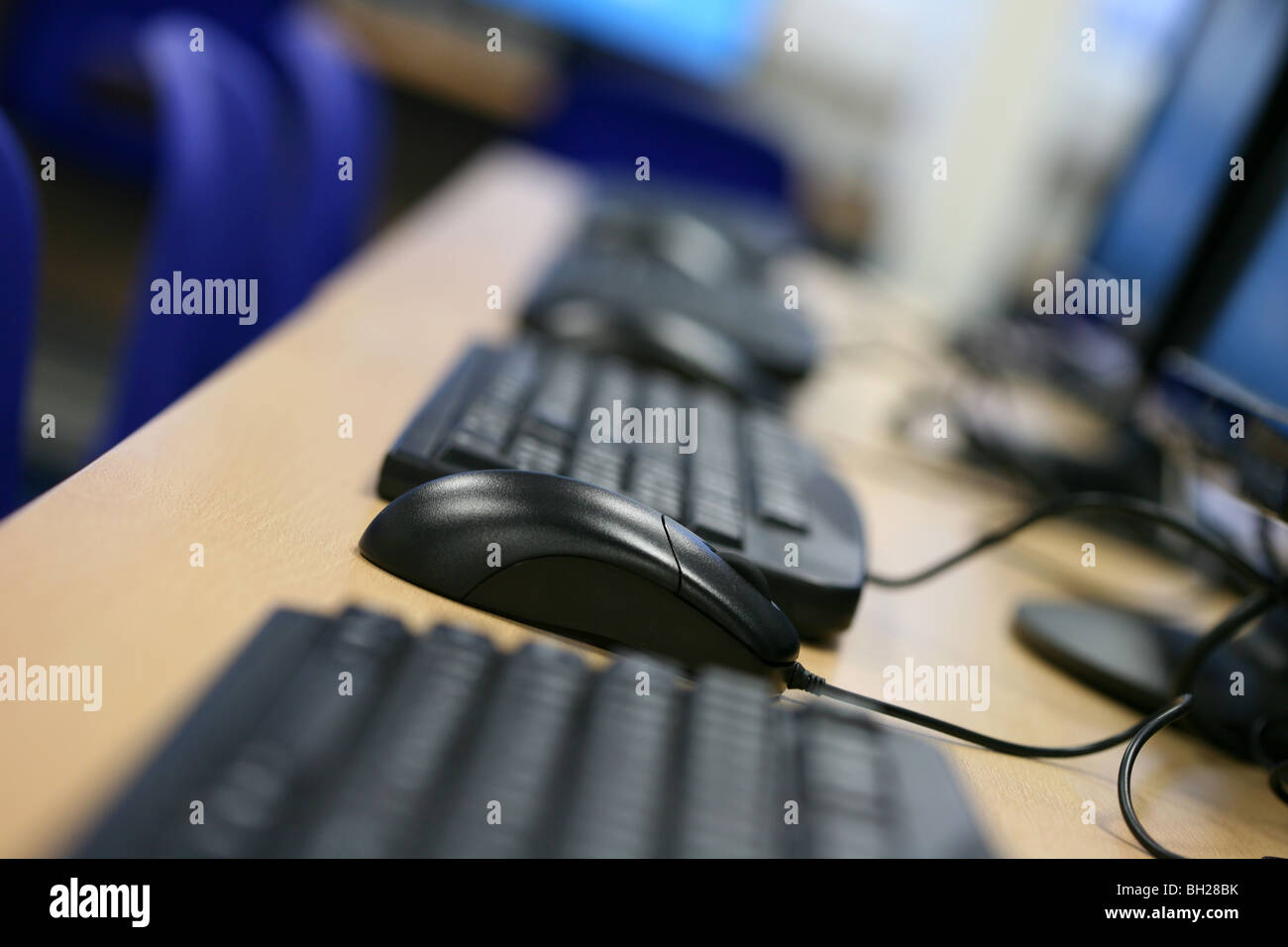 Row of computers, monitors, keyboard and mouse Stock Photo Alamy