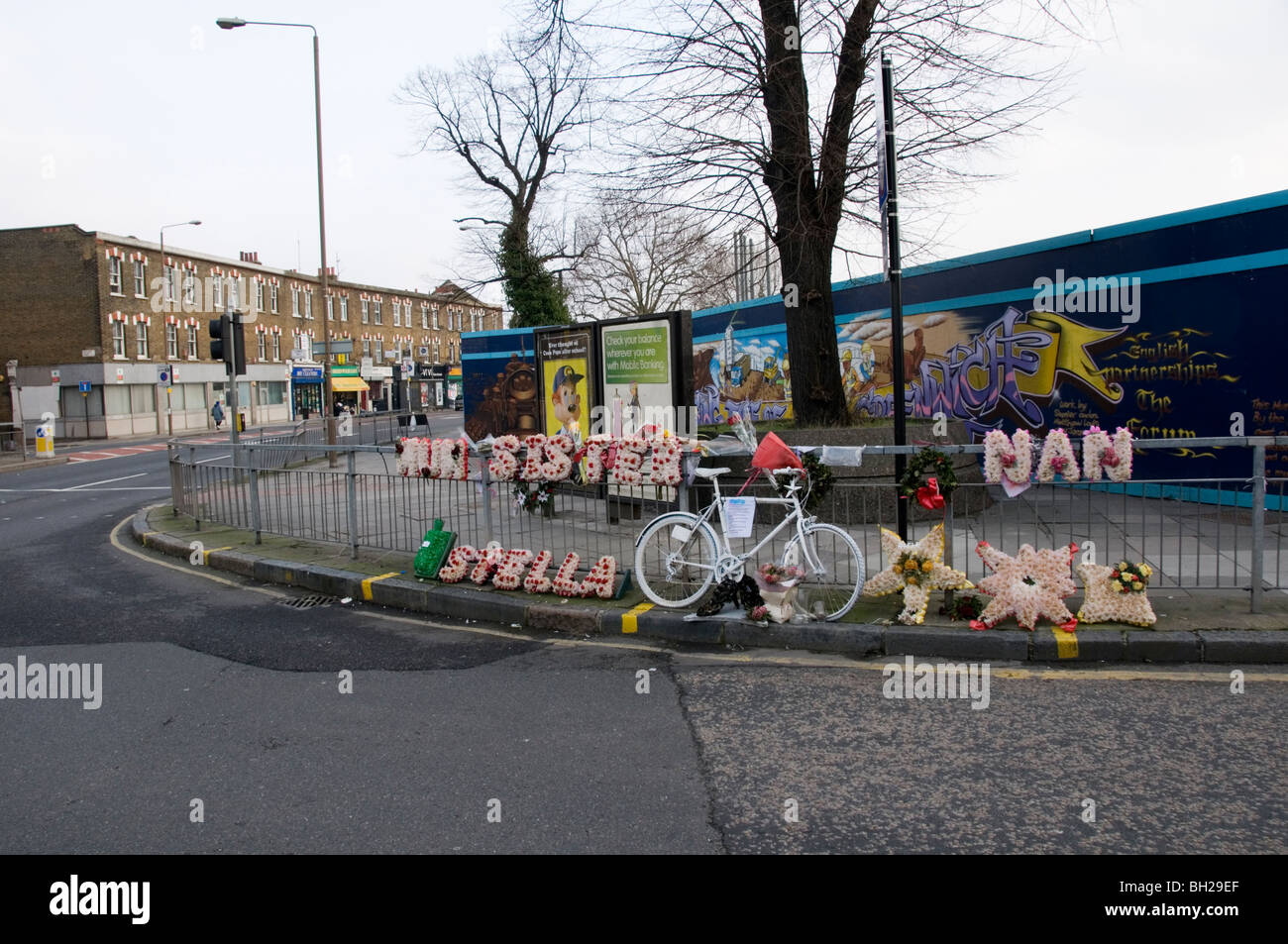 London ghost bike hi res stock photography and images Alamy