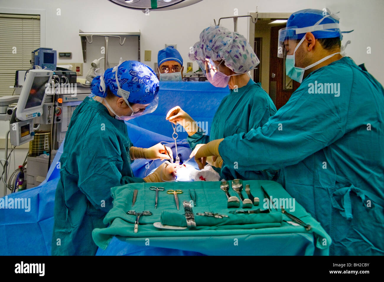 Electrocautery hi-res stock photography and images - Alamy