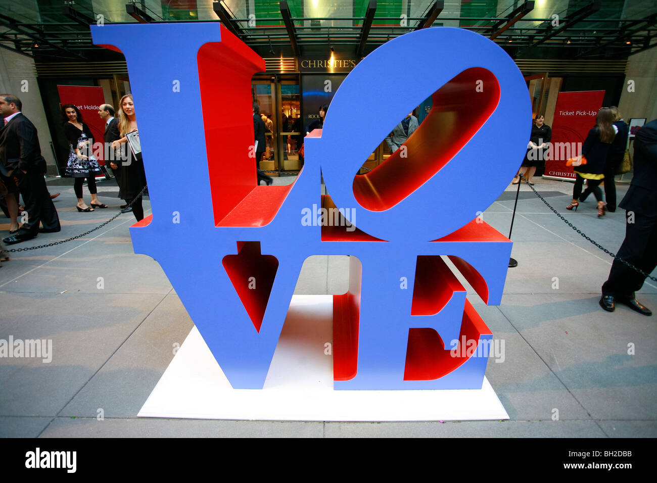LOVE is a sculpture by American artist Robert Indiana Stock Photo - Alamy