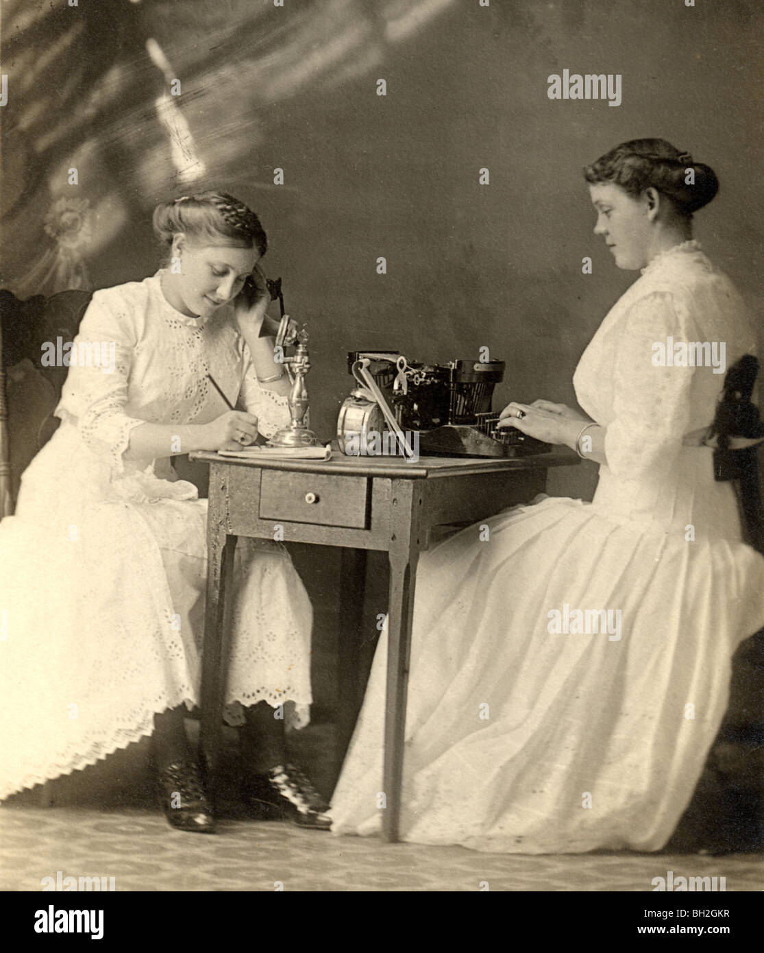 Vintage black office workers hi-res stock photography and images - Alamy