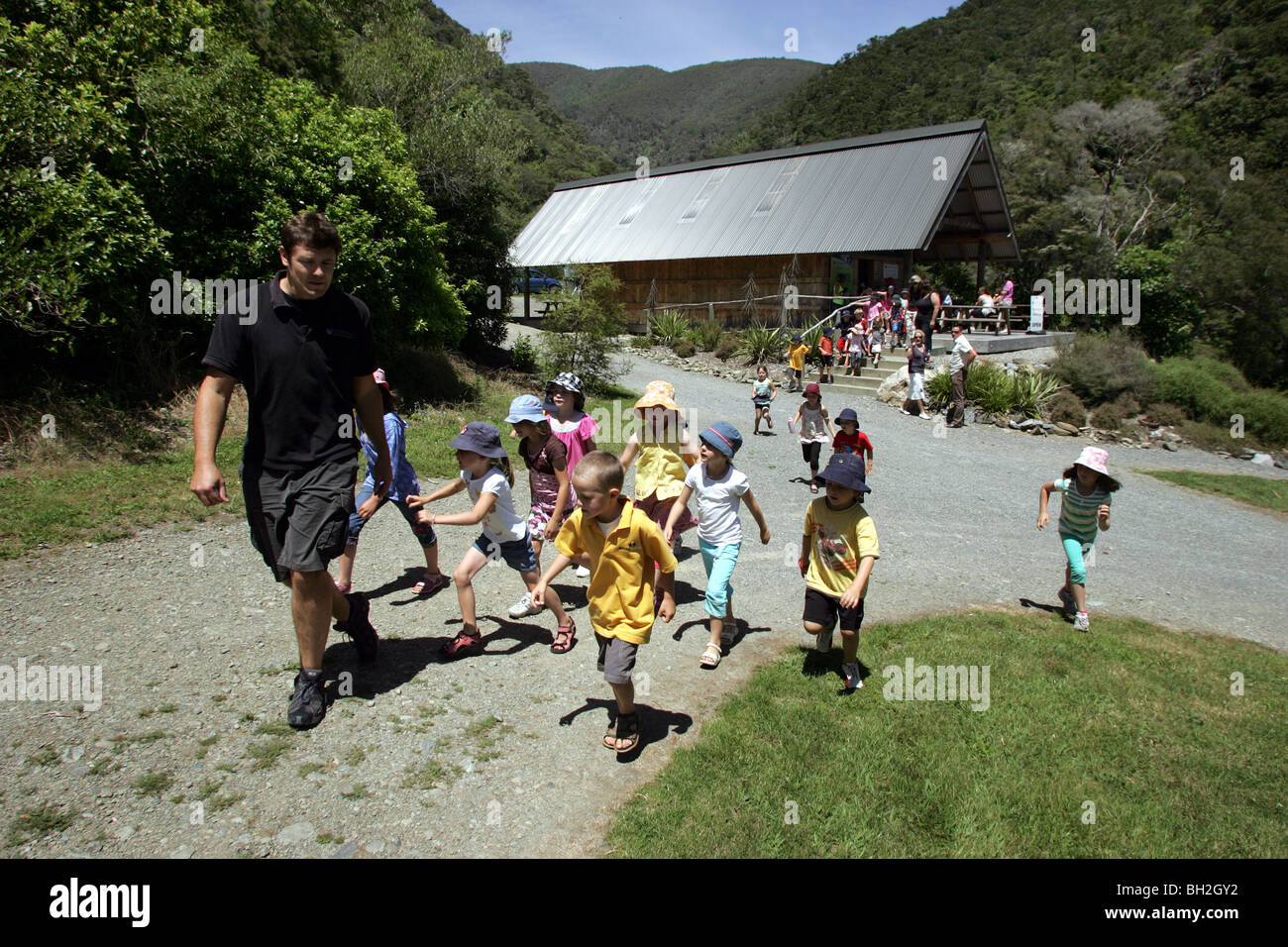 Project manager Rick Field with a school group at The Brook Waimarama Sanctuary, Nelson, New Zealand Stock Photo