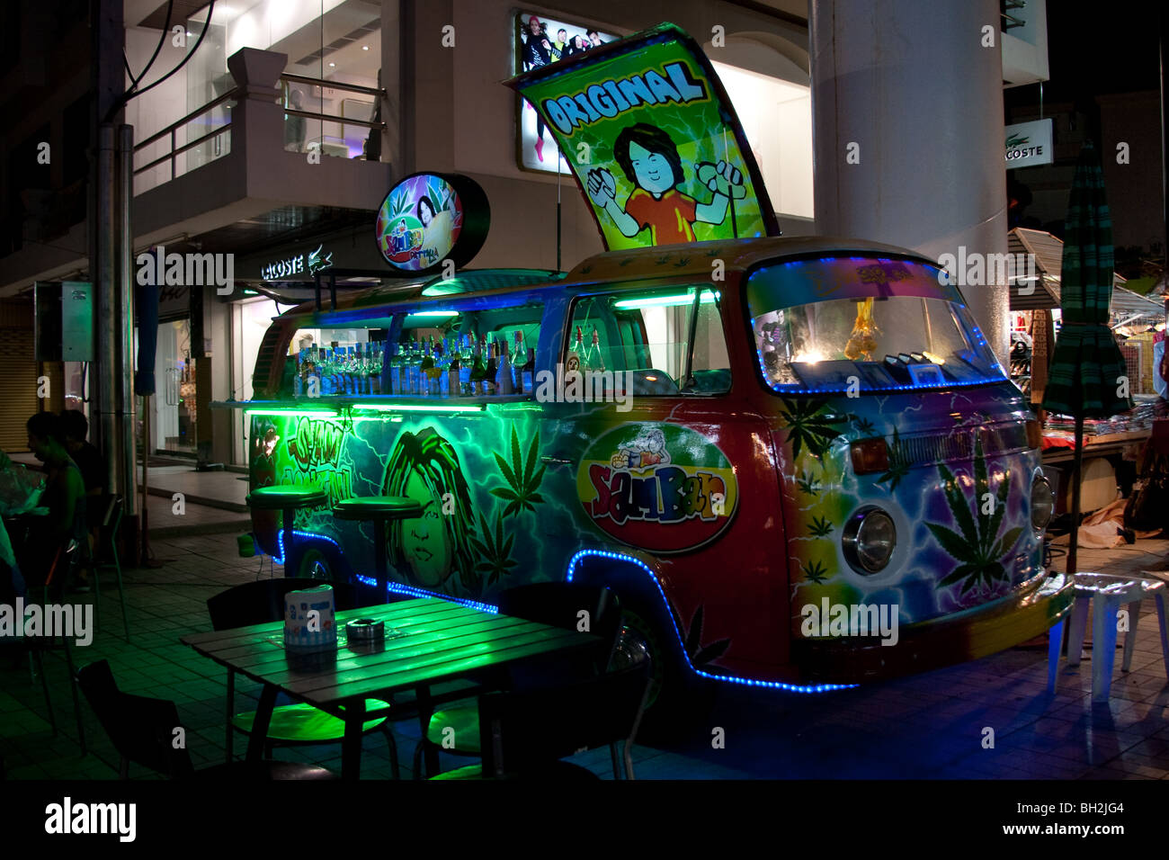 Sambar Mobile cocktail bar based on VW Combi, Pattaya Thailand Stock