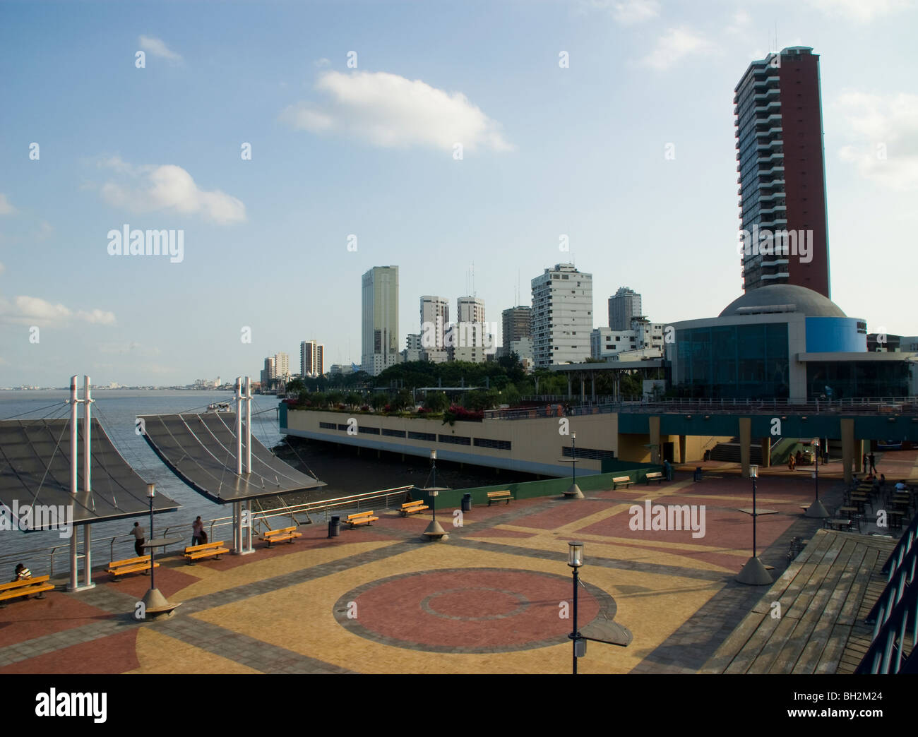 Ecuador. Guayaquil city. Malecón 2000, north side and the river Guayas