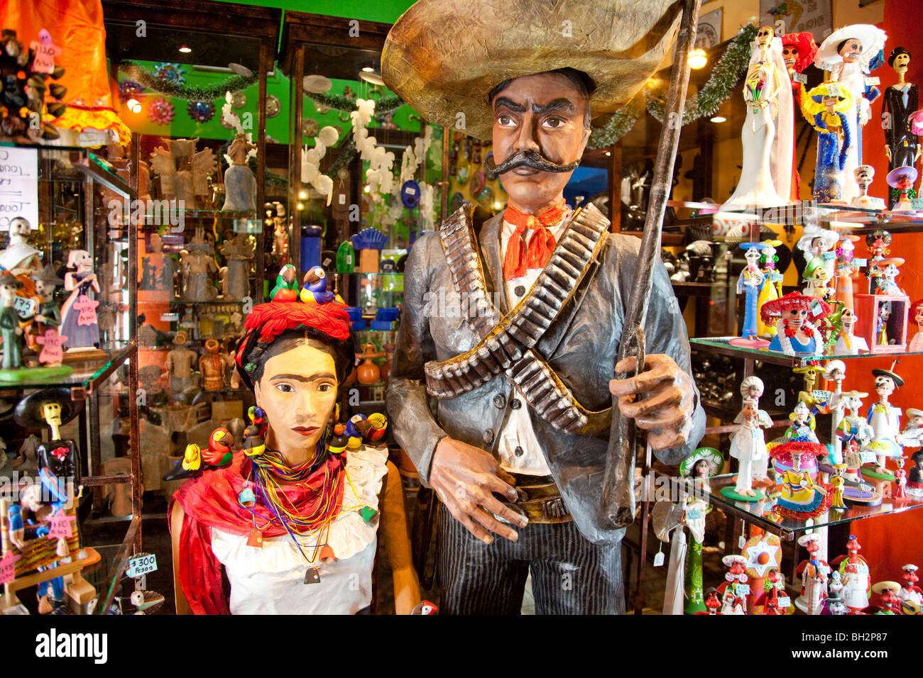 Frida Kahlo and Emiliano Zapata pappmache figurines in a Mexican Folk