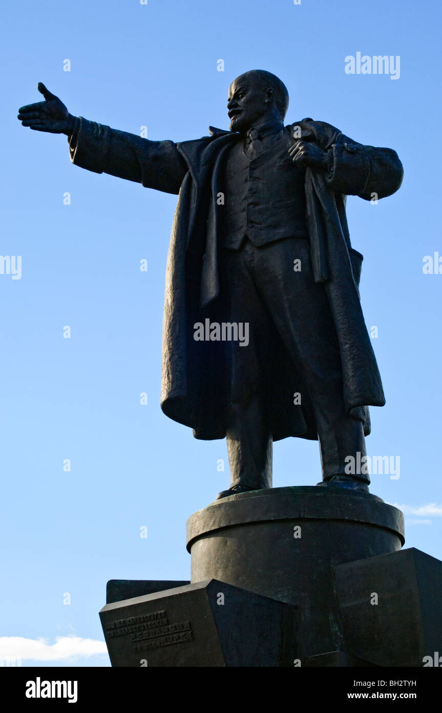Statue of V I Lenin outside Finland railway station in St Petersburg Russia Stock Photo