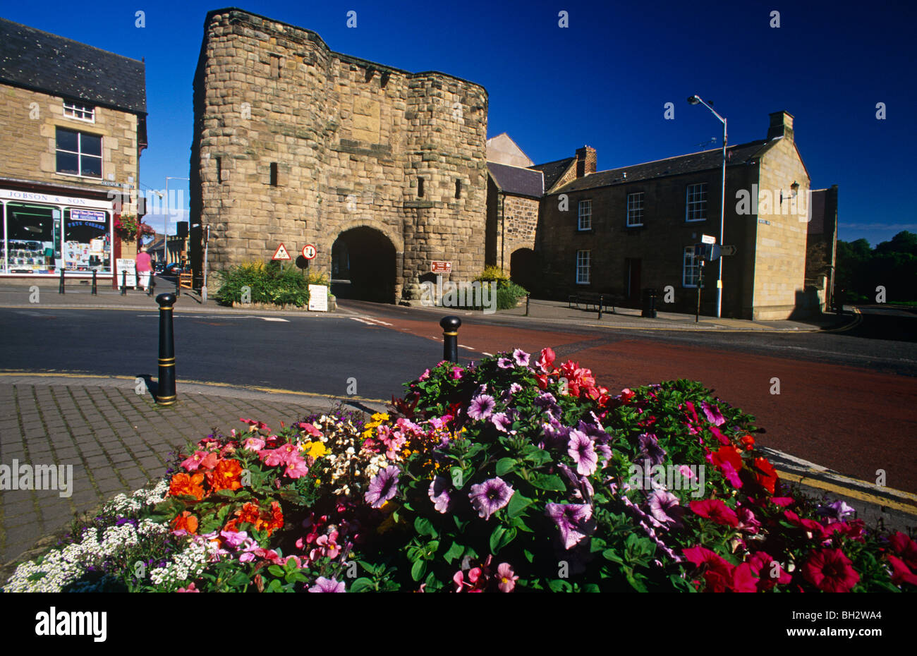 A view of The Bondgate Tower, Alnwick, Northumberland Stock Photo Alamy