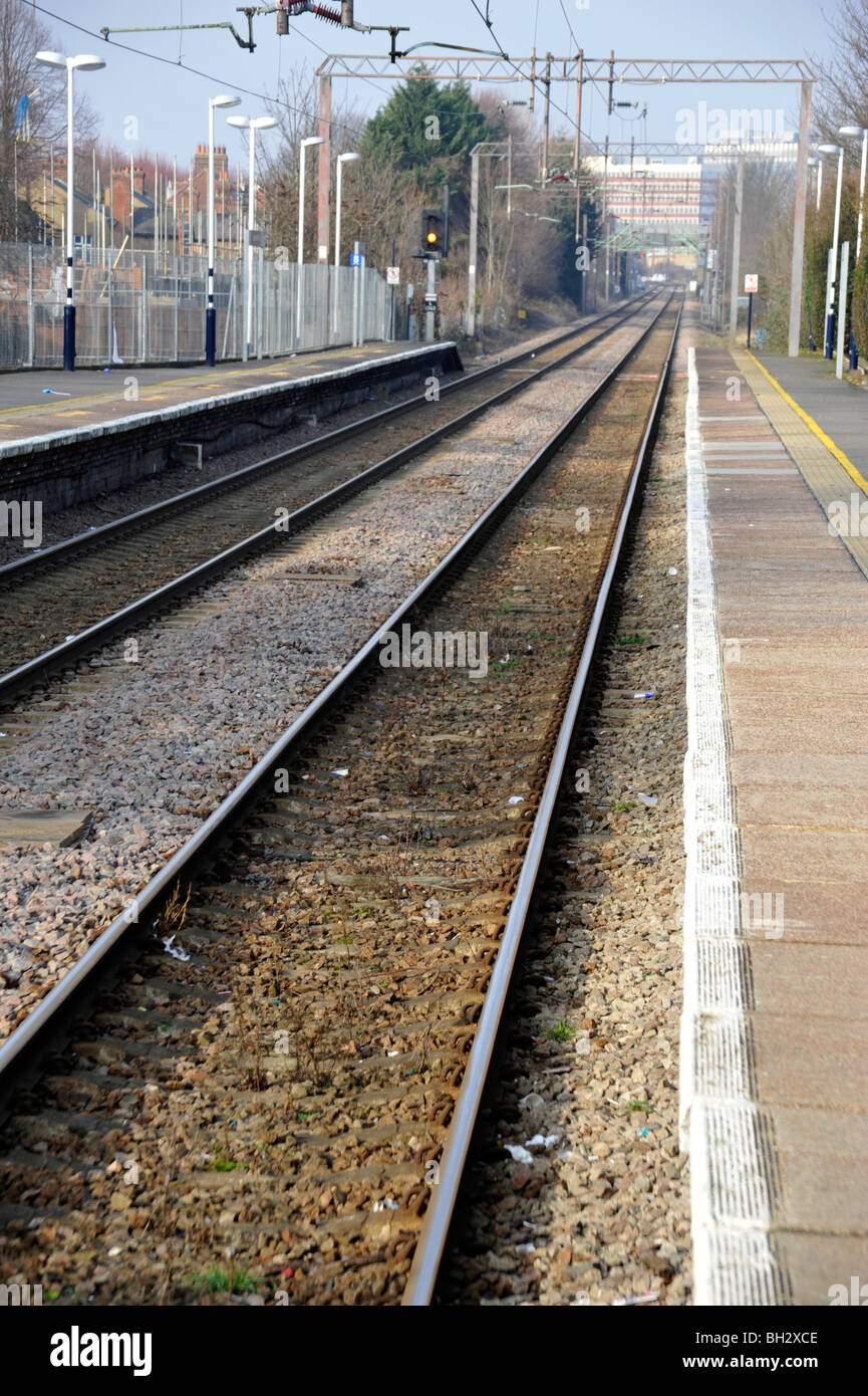 empty train tracks Stock Photo - Alamy