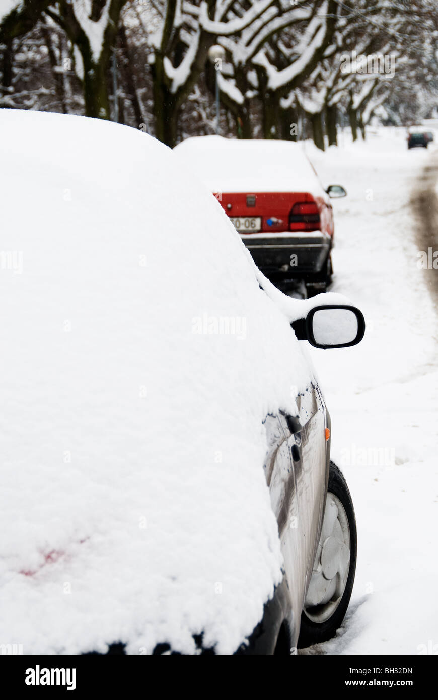 cars covered with snow Stock Photo Alamy