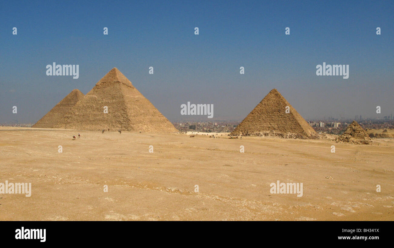 PYRAMIDS FROM THE 4TH DYNASTY FROM RIGHT TO LEFT MYKERINOS, KEFREN, KEOPS, 2500 BC, CAIRO, CAPITAL OF EGYPT, GIZA, EGYPT, AFRICA Stock Photo