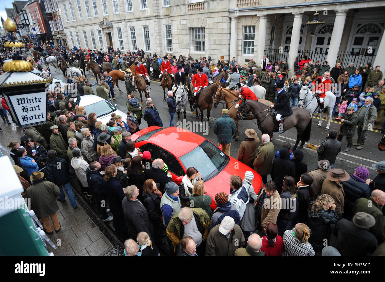 Crowds gather in Lewes High street for the Southdown and Eridge Hunt's annual Boxing day meet Stock Photo