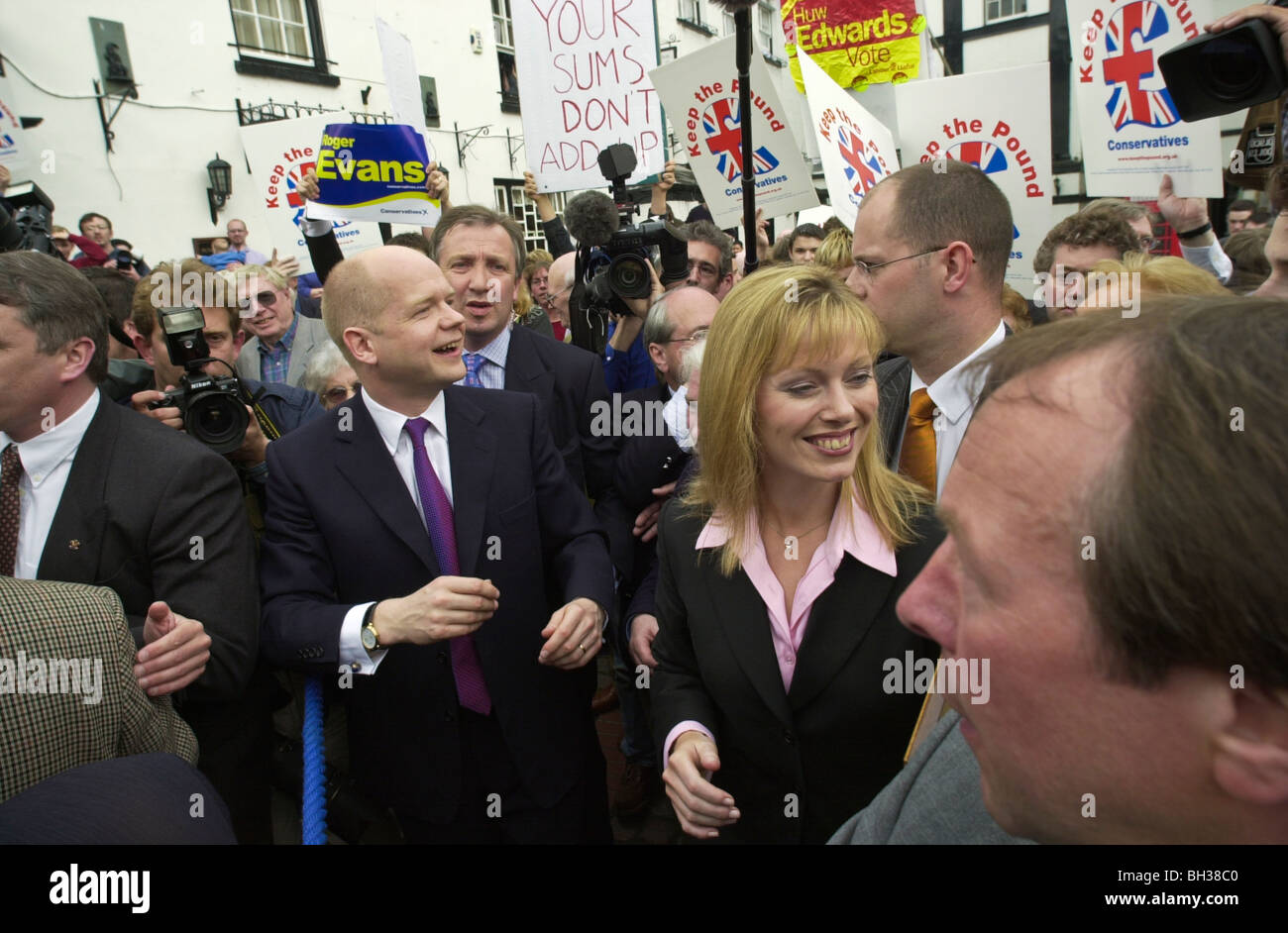 Conservative party leader William Hague and wife Ffion visiting Monmouth during 2001 General election Stock Photo