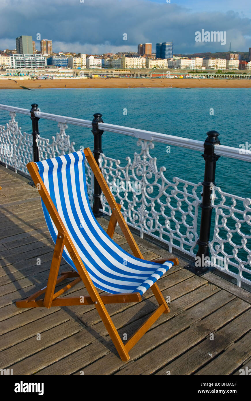 Deck chair brighton seafront hi-res stock photography and images - Alamy