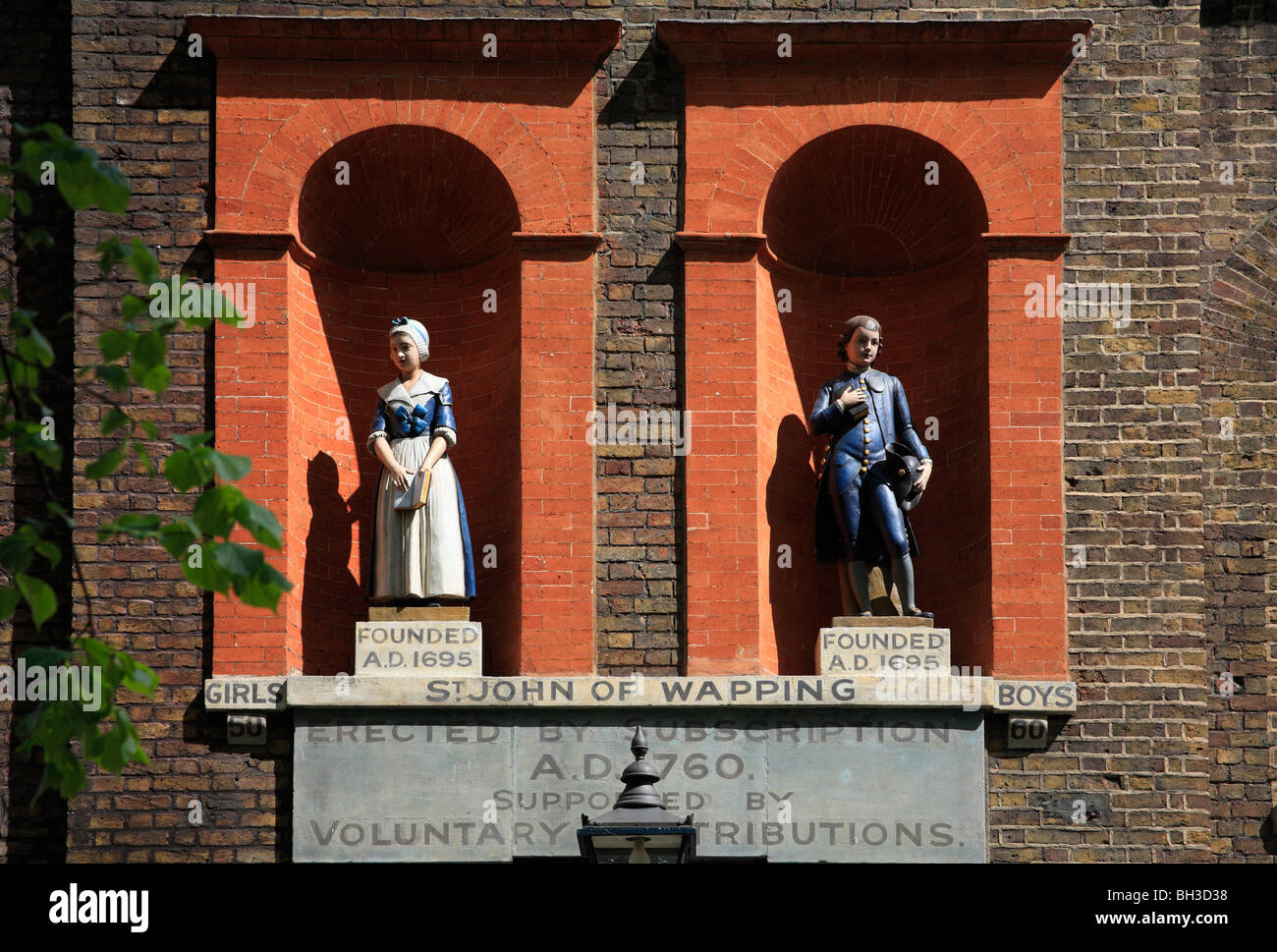 Old graveyard, Scandrett Street, Wapping Stock Photo - Alamy