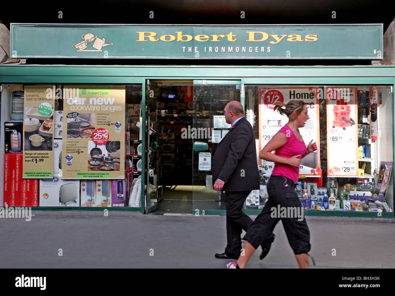 Robert dyas shop uk hires stock photography and images Alamy