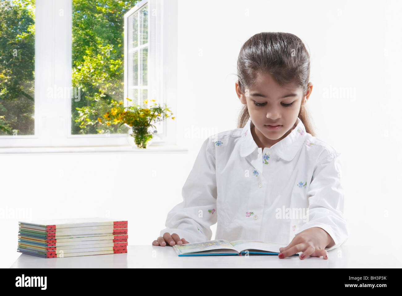 Indian school girls reading book hi-res stock photography and images ...