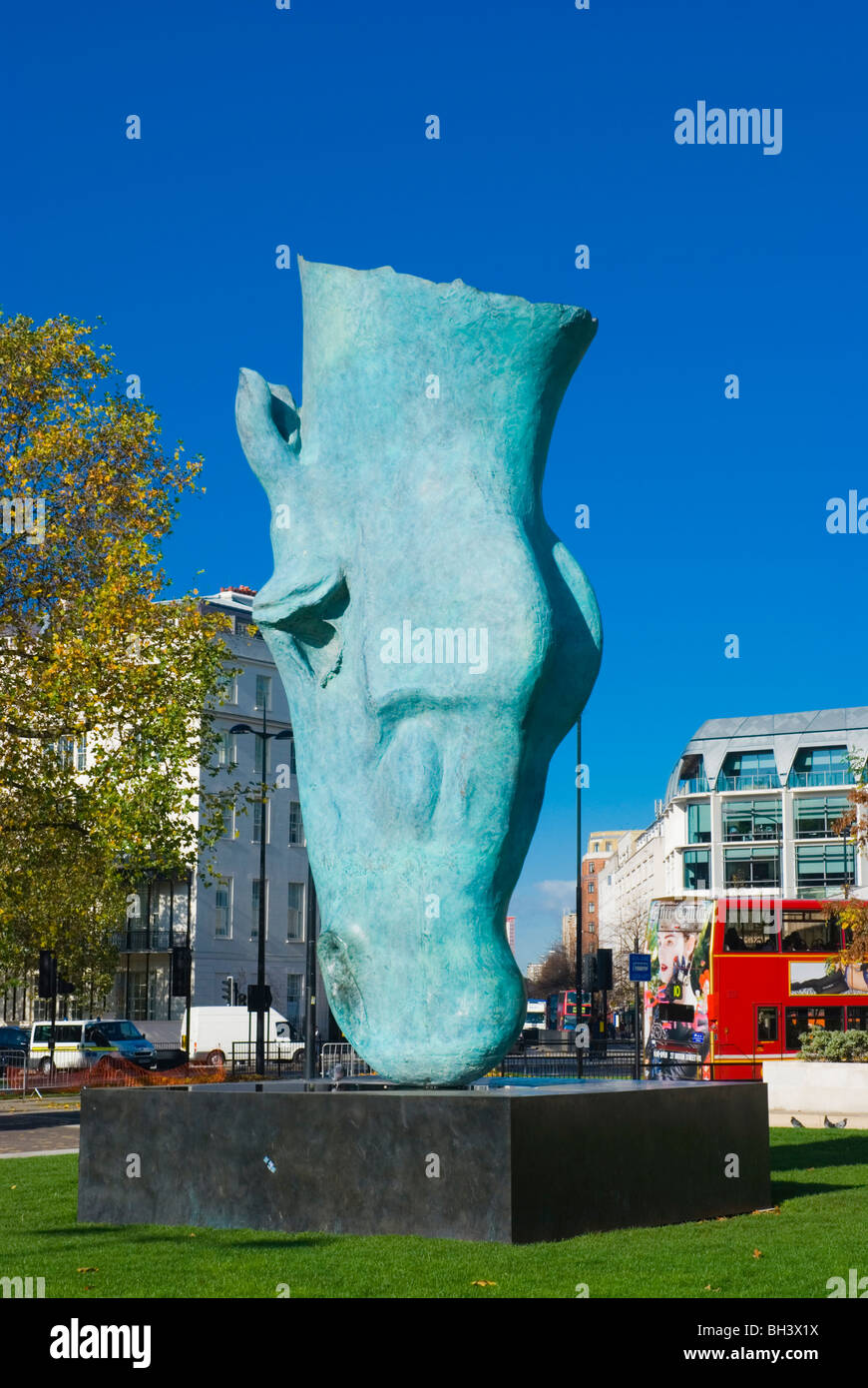 Horse head statue by Nic FiddianGreen at Marble Arch central London