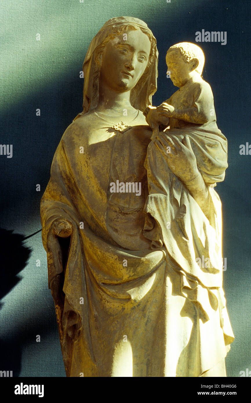 STATUE OF THE VIRGIN WITH CHILD, NOTRE-DAME CHURCH, ECOUIS, EURE (27),  NORMANDY, FRANCE Stock Photo - Alamy