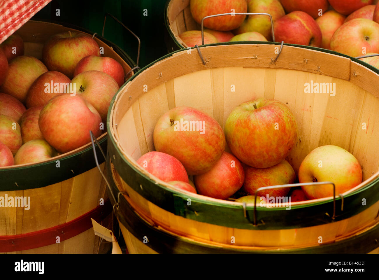 Bushel baskets hires stock photography and images Alamy