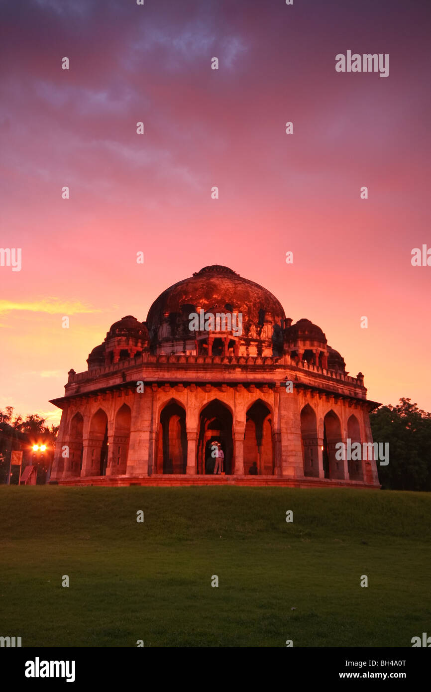 Tomb new hi-res stock photography and images - Alamy