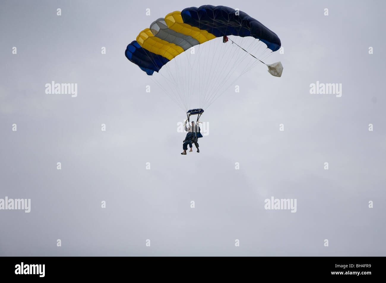 Two people in tandem parachute jump Stock Photo Alamy