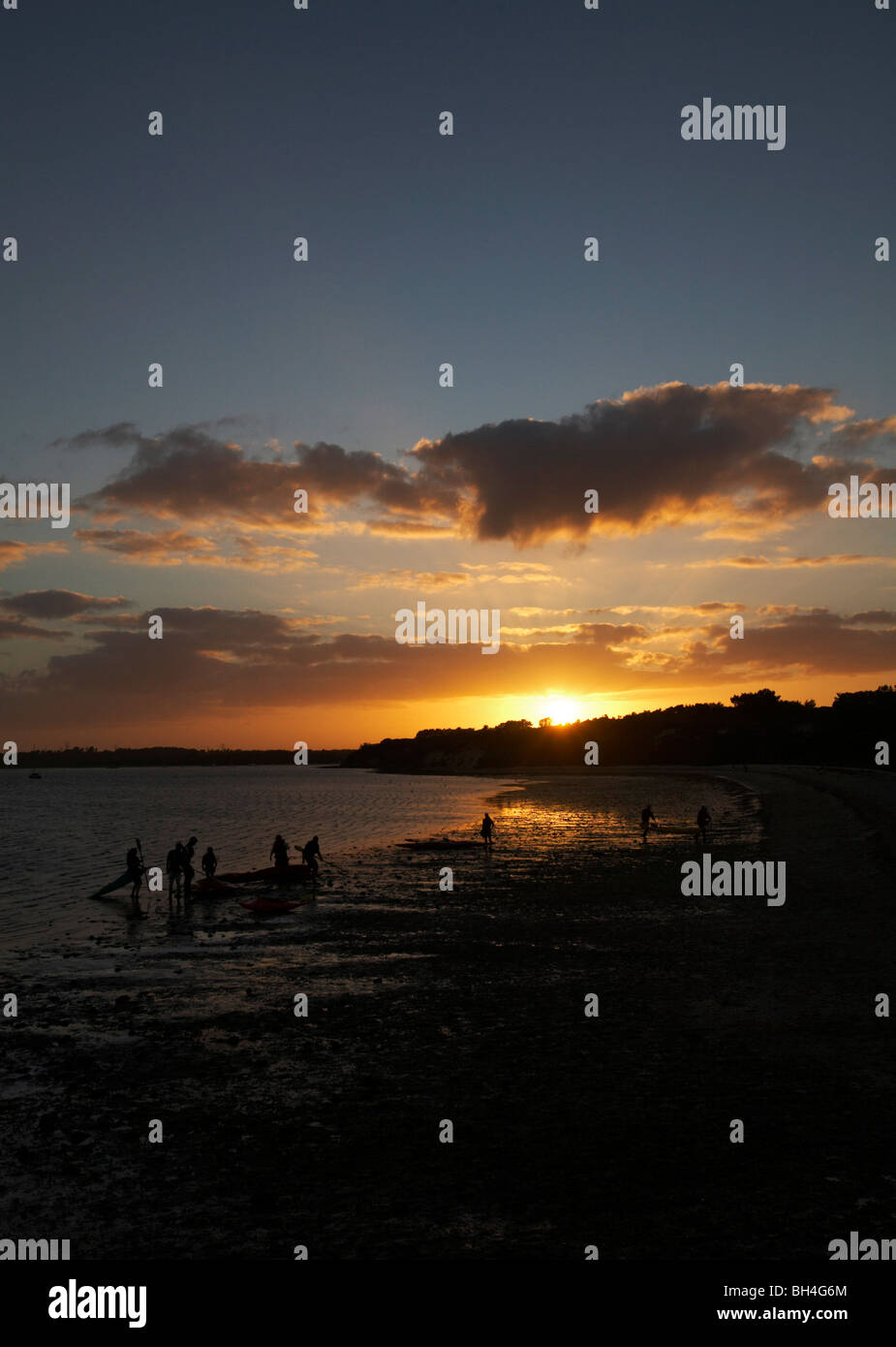Silhouettes people light hi-res stock photography and images - Alamy