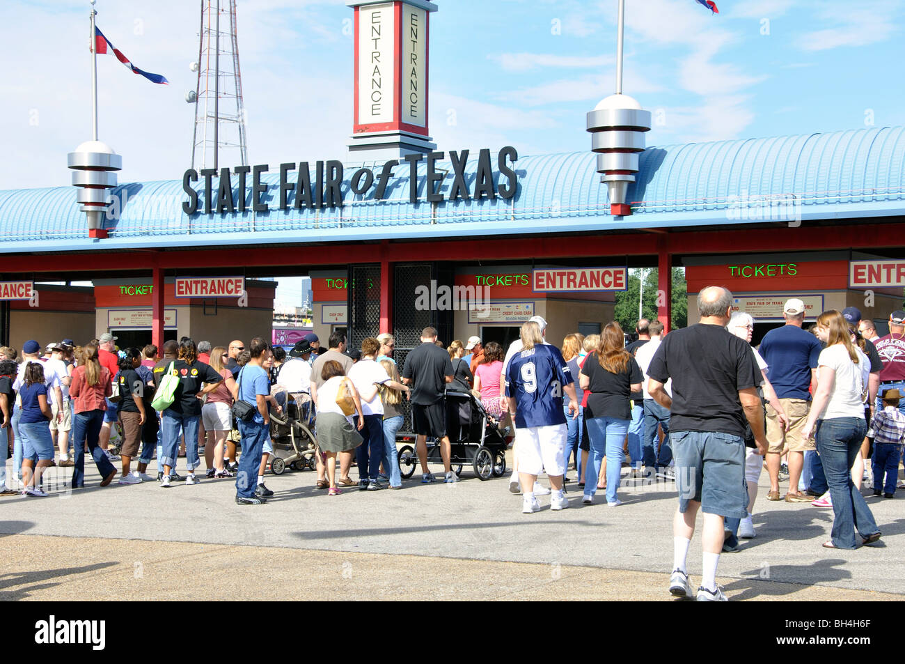 Visitors buying tickets, State fair, Dallas, Texas, USA Stock Photo: 27760839 - Alamy