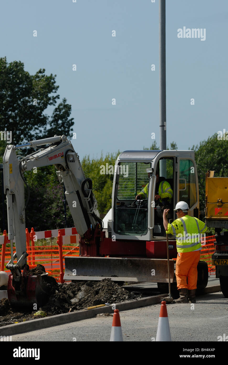 Digging up hires stock photography and images Alamy