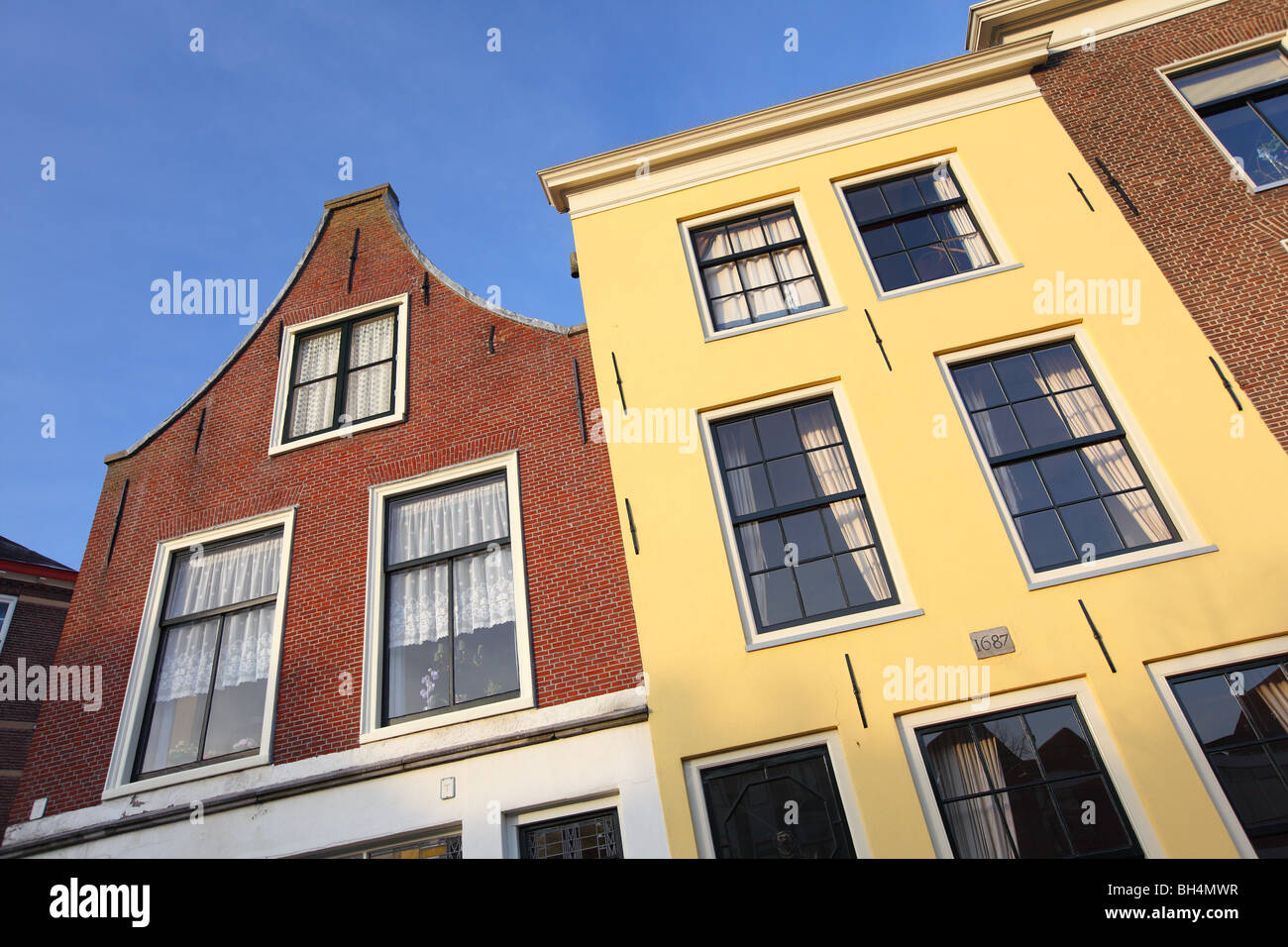 Housing and mansions along the Nieuwe Rijn, Leiden, Holland, The