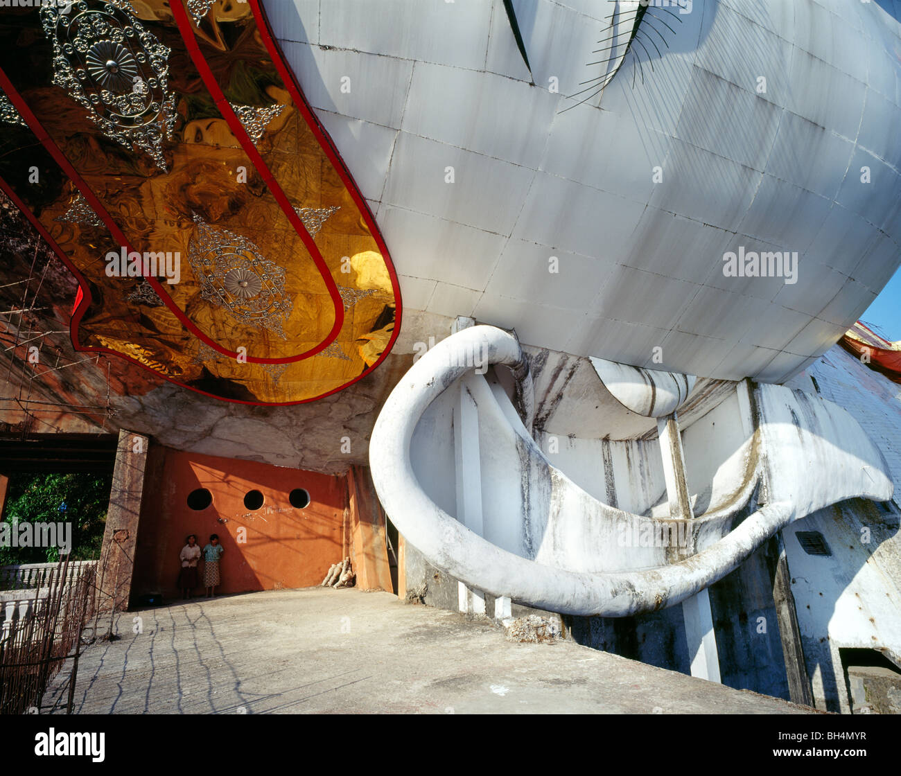 Giant Reclining Buddha at Win Sein Tae Ya Monastery Grosser liegender Buddha detail ear Myanmar Burma Stock Photo